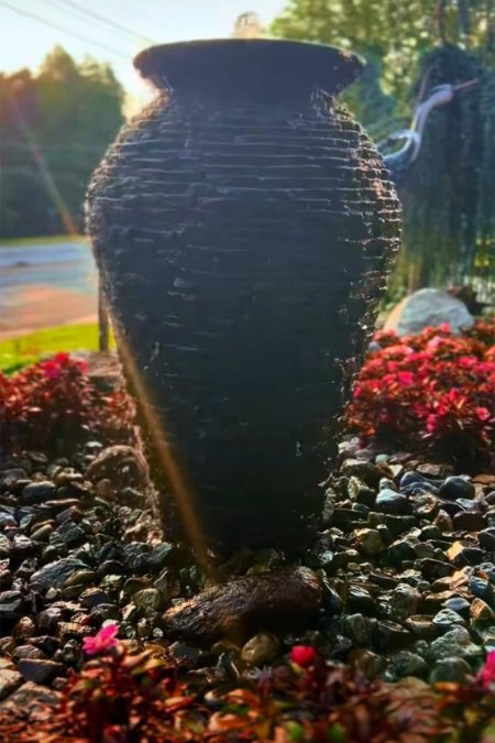 🪶 نافورة فخارية حجرية بتصميم انسيابي طبيعي